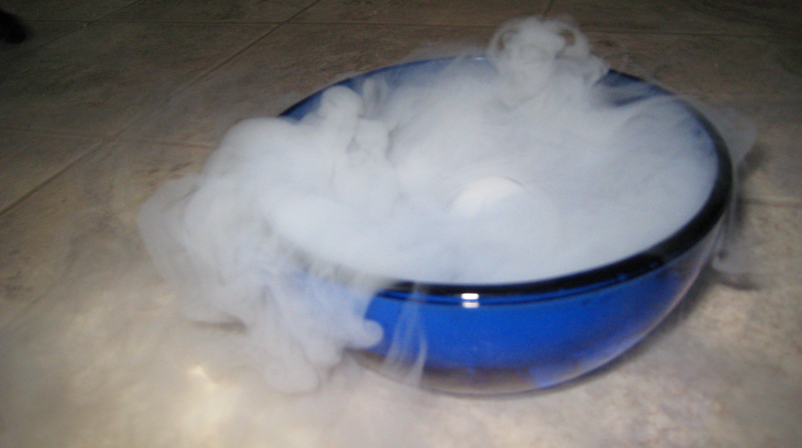 File:Dry Ice Sublimation 1.jpg - Wikimedia Commons