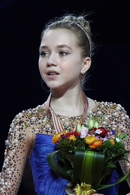 File:Elena Radionova at the World Championships 2015 - Awarding ceremony 01.jpg