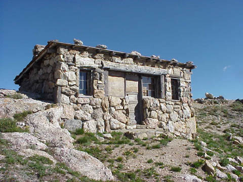 File:Fall River Pass Ranger Station.jpg