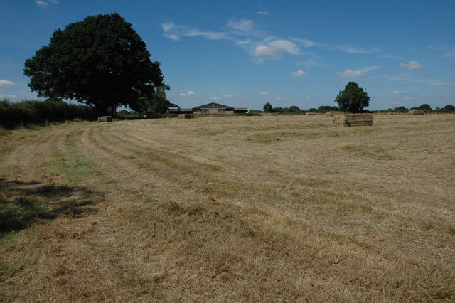 File:Farmland at Evenlode - geograph.org.uk - 913629.jpg