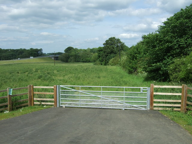 File:Field entrance off North End (B6285) - geograph.org.uk - 5415172.jpg