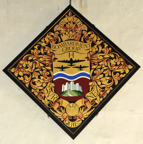 File:Hatchment commemorating the 390 Bombardment Group, St Michaels, Framlingham.jpg