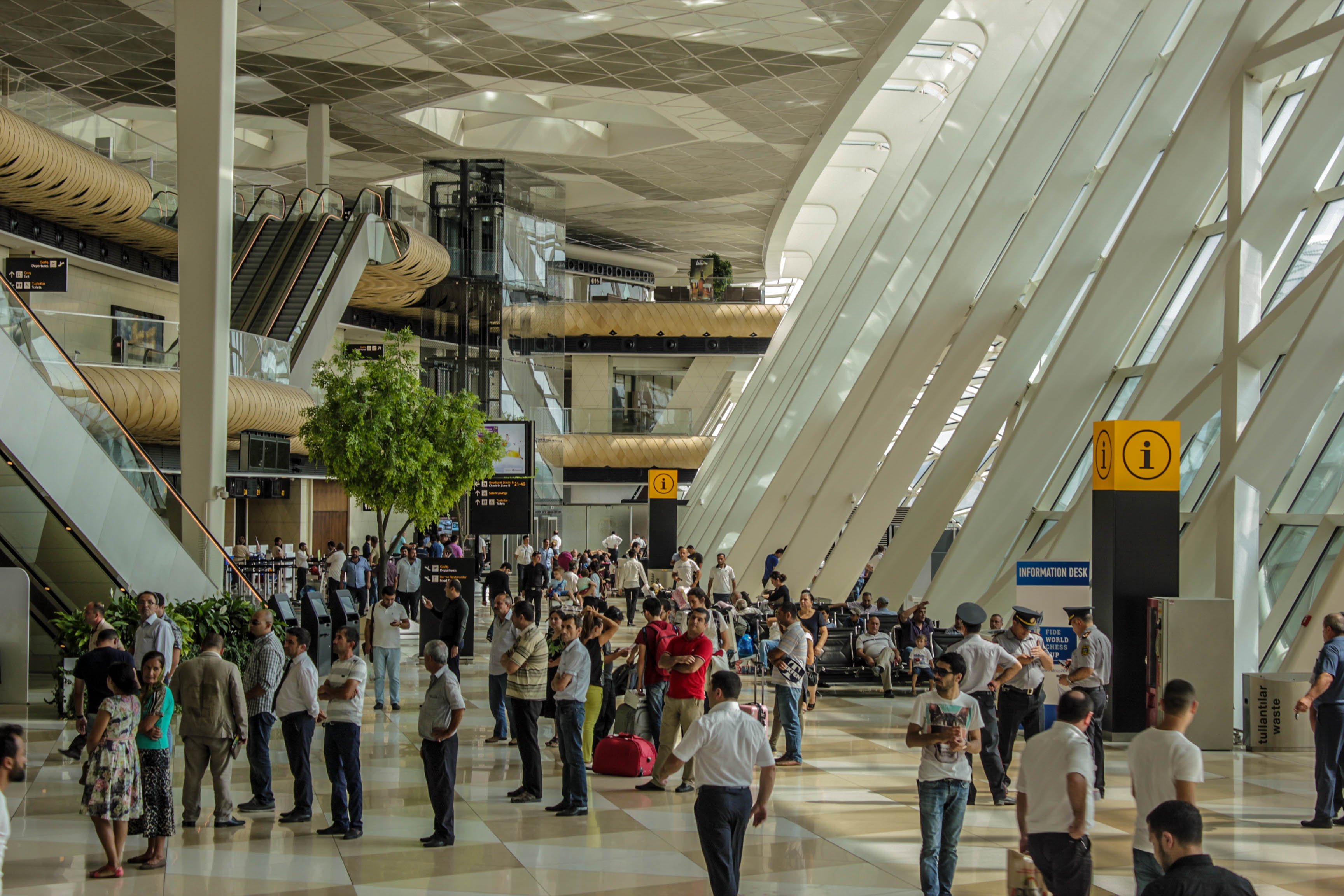 Аэропорт гейдара алиева вылеты. Heydar Aliyev International Airport. Гейдар Алиев июнь Пулково 200. Штаб аэропорт Баку 2000. Аэропорт Баку пересадка.