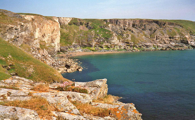 File:Hole Beach - geograph.org.uk - 1379882.jpg