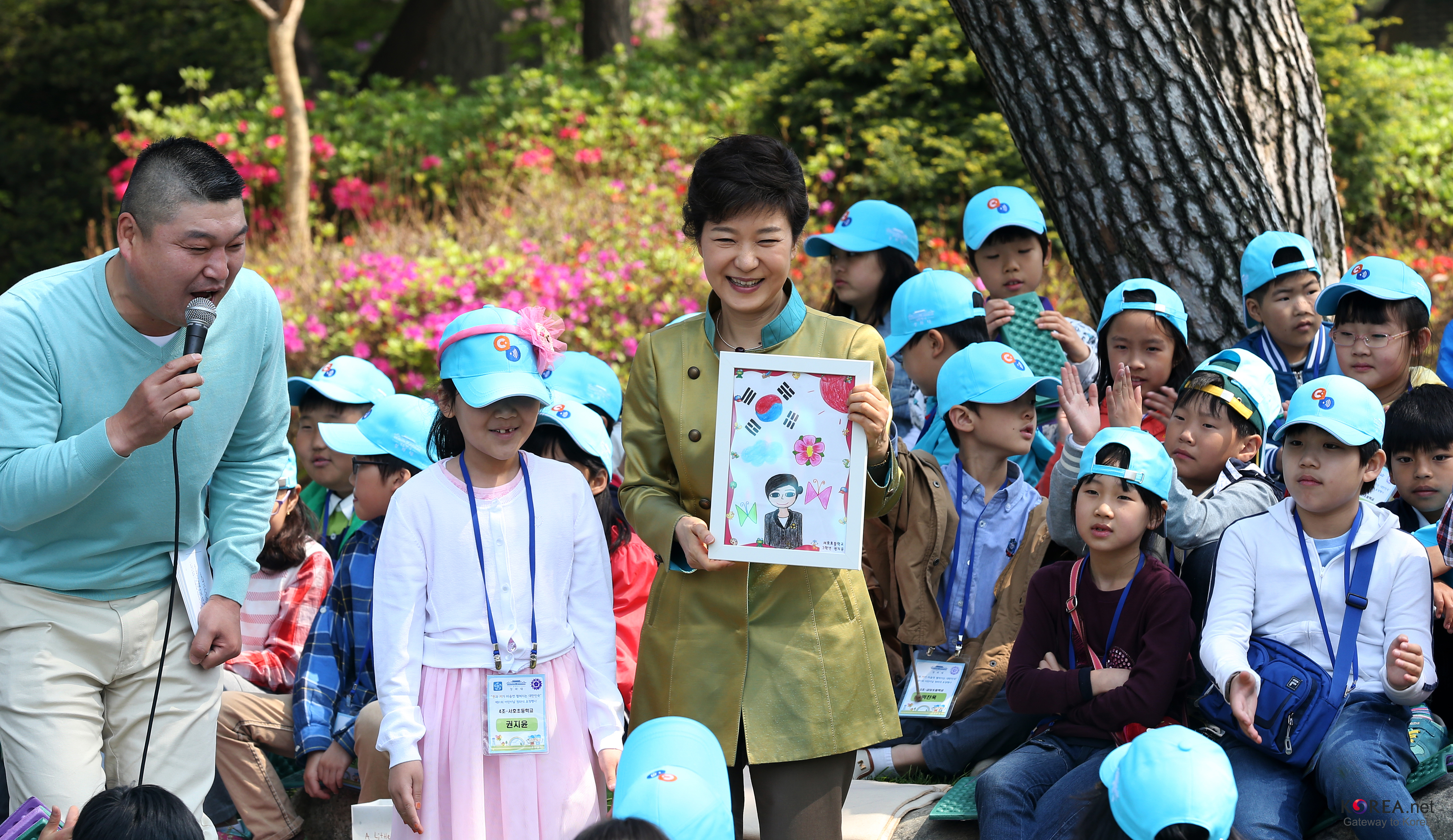 File:KOCIS CheongWaDae Children Day 02 8713947728.jpg  Wikimedia 