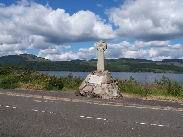 File:Loch Fyne, War Memorial - geograph.org.uk - 192769.jpg