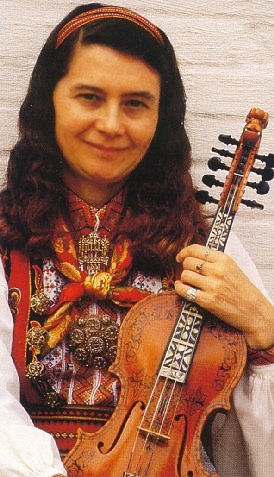 Loretta A. Kelley with her Norwegian Hardanger fiddle made by Hauk Buen, Norway Loretta2.jpg