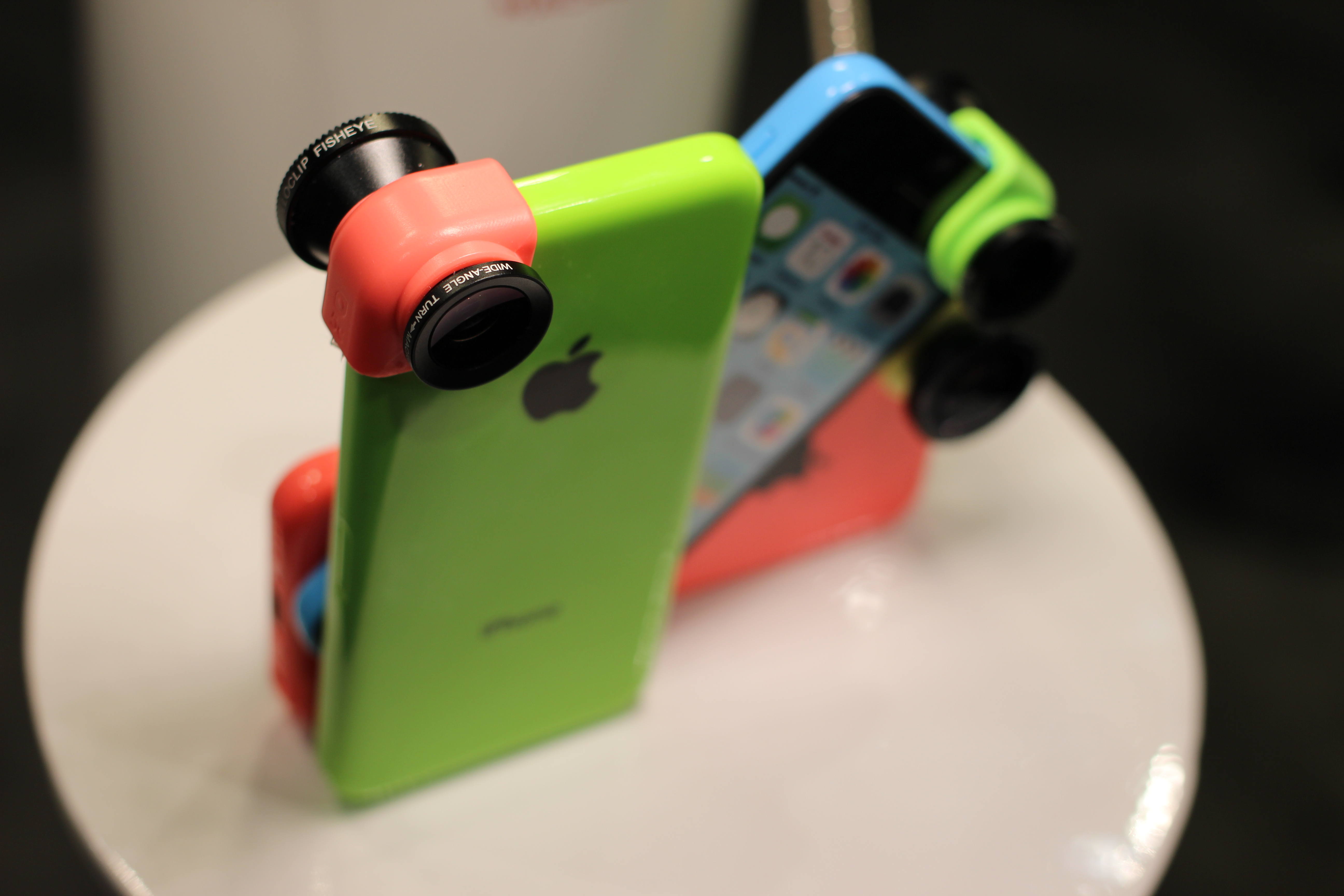 File:Olloclip 3-in-1 lens for iPhone 5c (15207912355).jpg