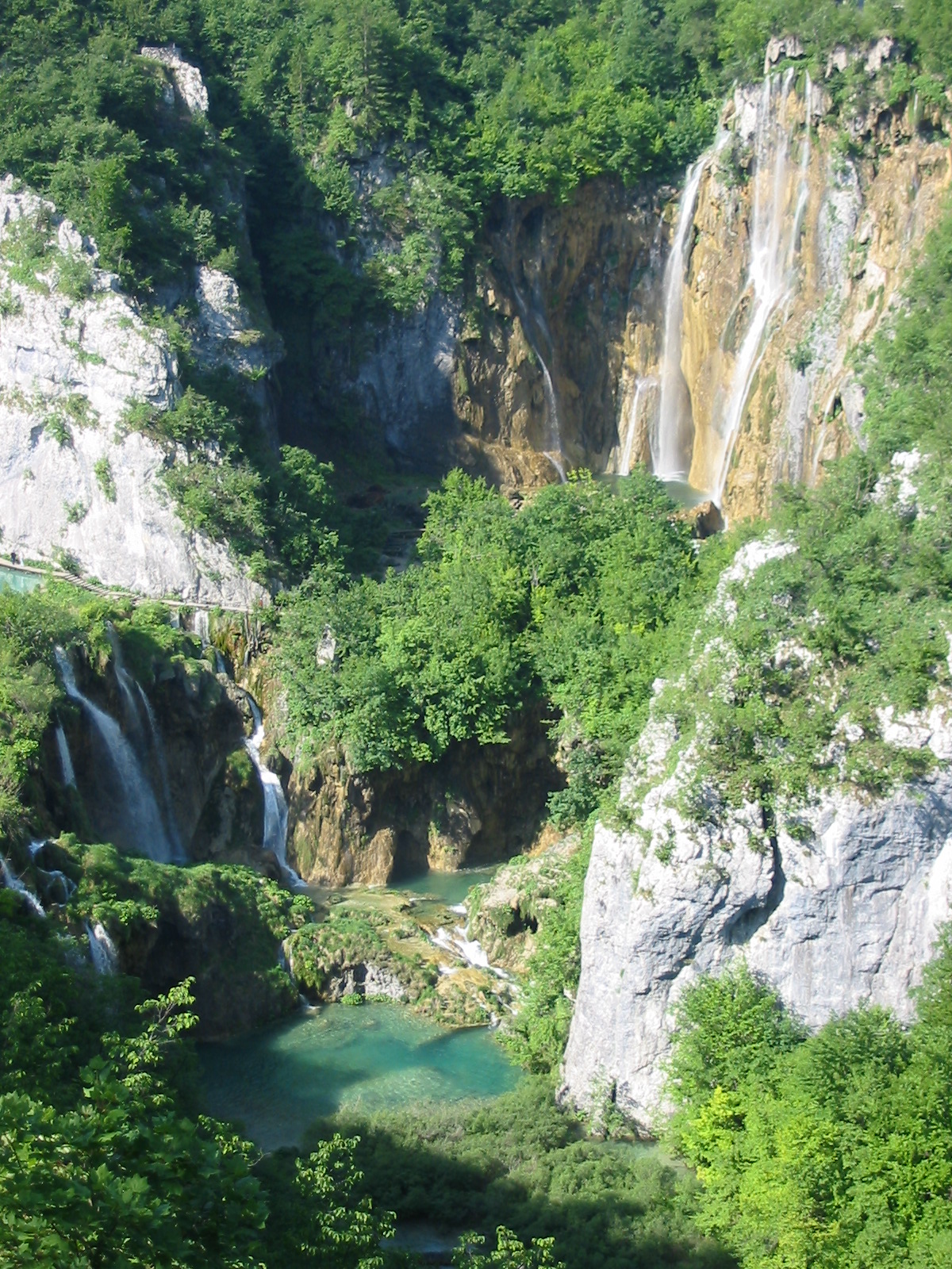 file-plitvice-lakes-jpg-wikipedia