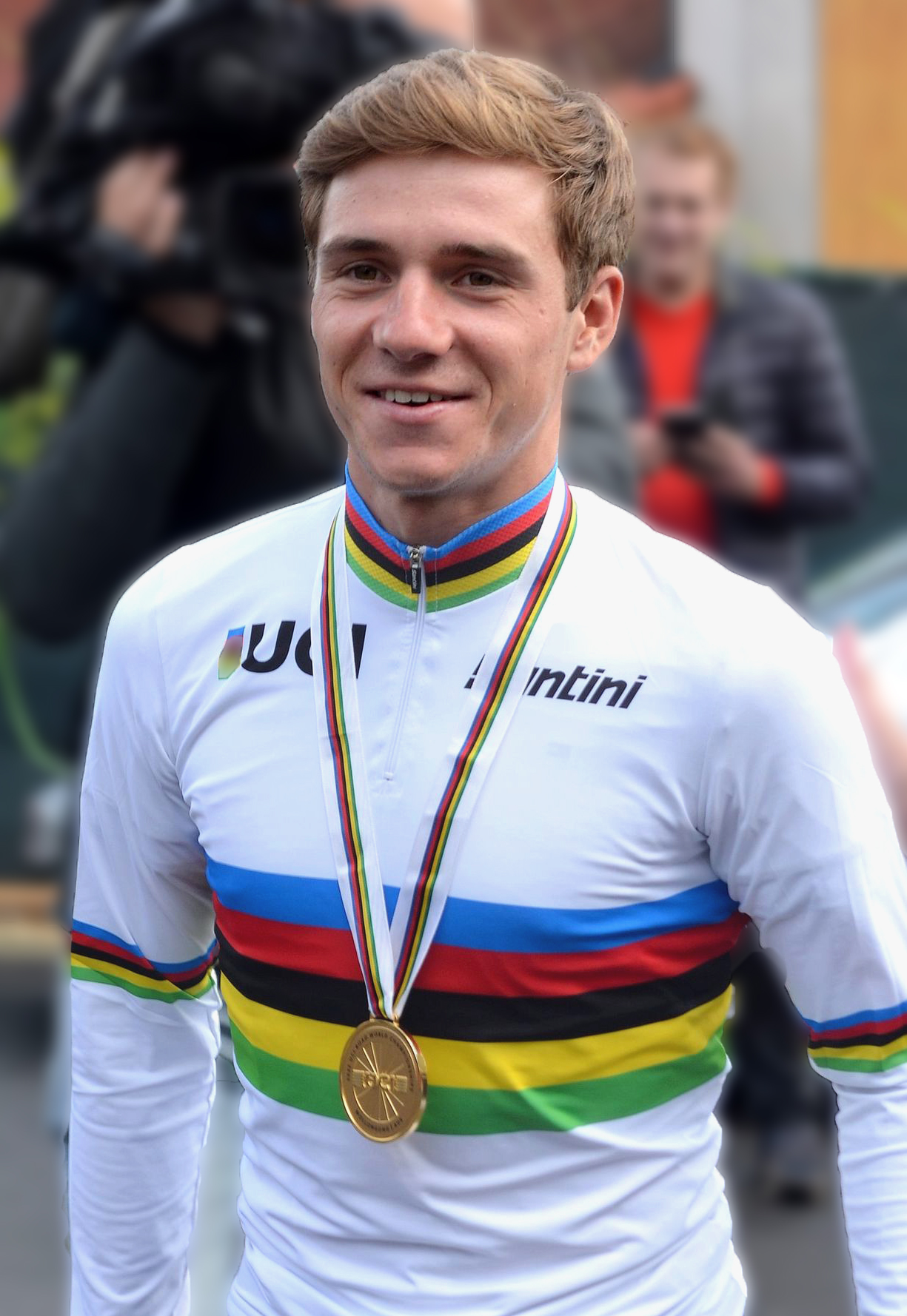 Video: Remco Evenepoel's first day in the rainbow jersey