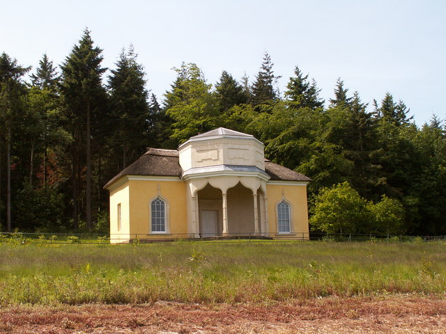 File:Robin Hood's Hut above Halswell House - geograph.org.uk - 577854.jpg