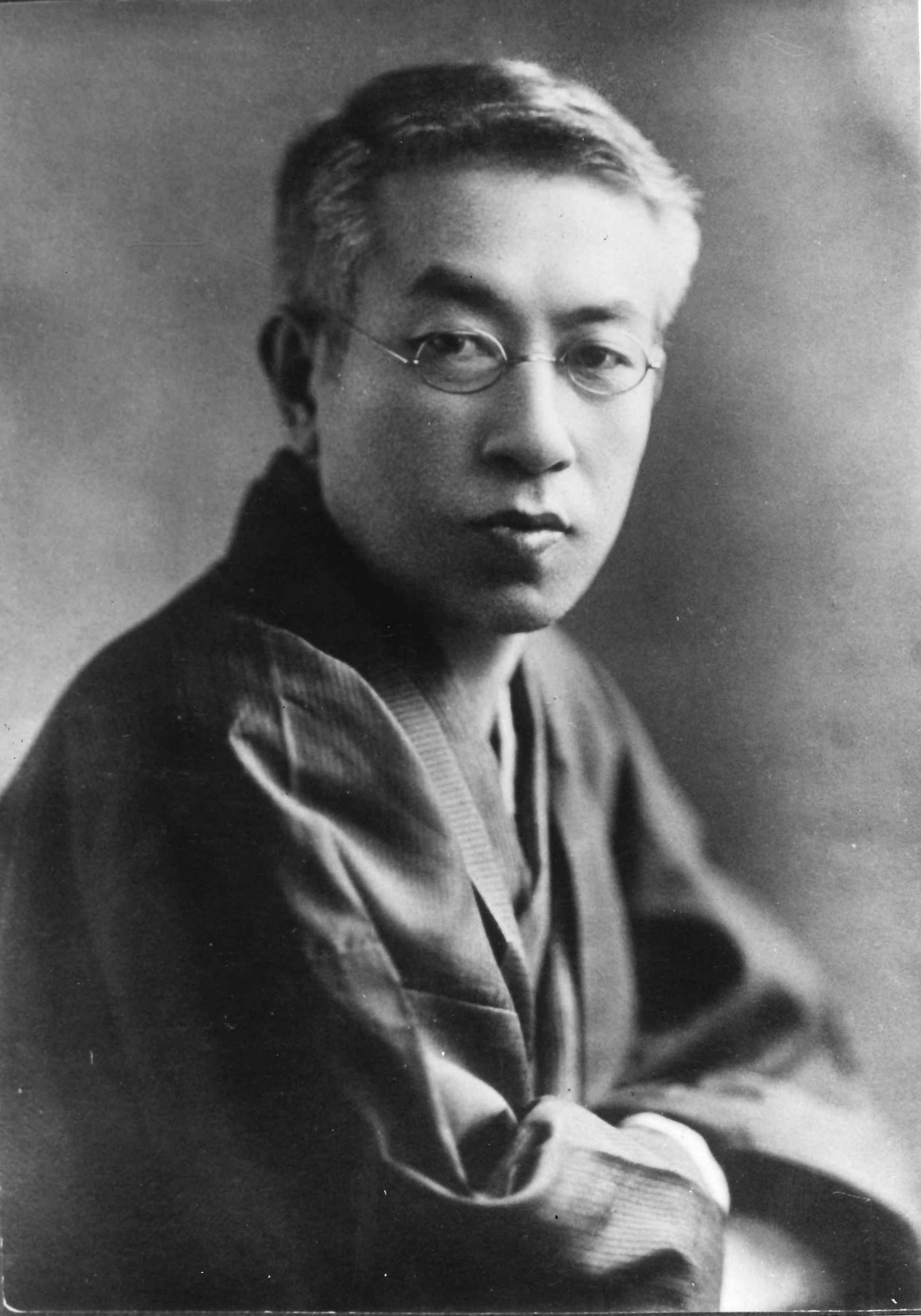 https://upload.wikimedia.org/wikipedia/commons/6/6f/Shimazaki_Toson2.jpg