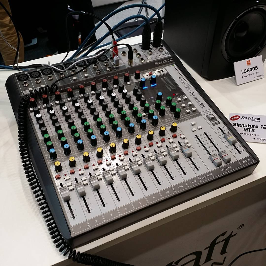 File:Soundcraft Signature 12 MTK analog mixer with 14in 12out