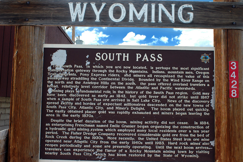 File:Southpasswyomingsign.jpg