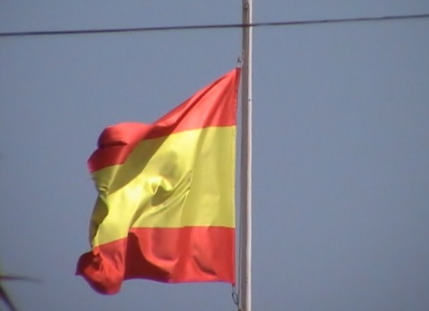 File:Spanische Flagge Torremolinos (3).JPG