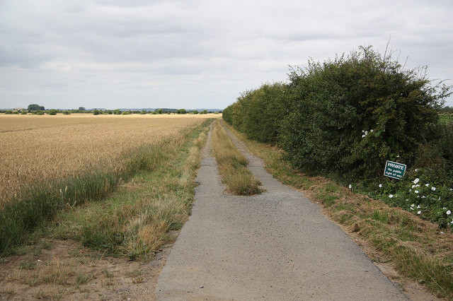 File:Track from Linwood Road - geograph.org.uk - 1976557.jpg