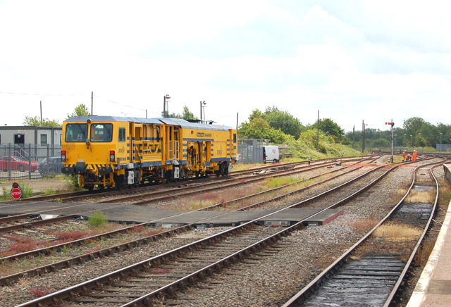 File:Track maintenance machine, Banbury station up side - geograph.org.uk - 1350751.jpg