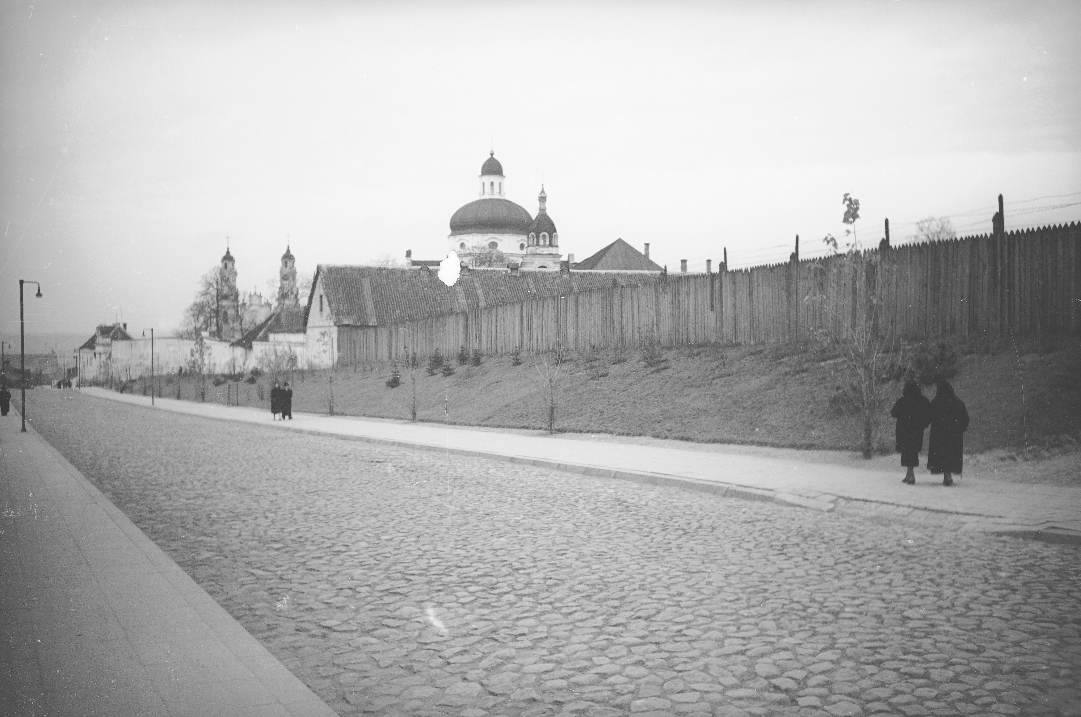 Пасха в литве 2024. Мавзолей Пилсудского в Кракове фото.