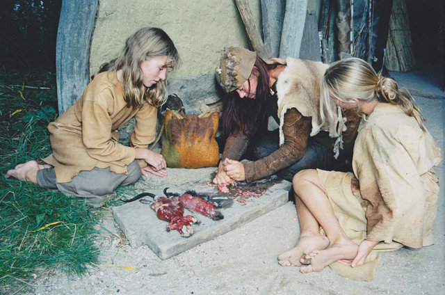 Woman and her two daughters prepared meat iron age