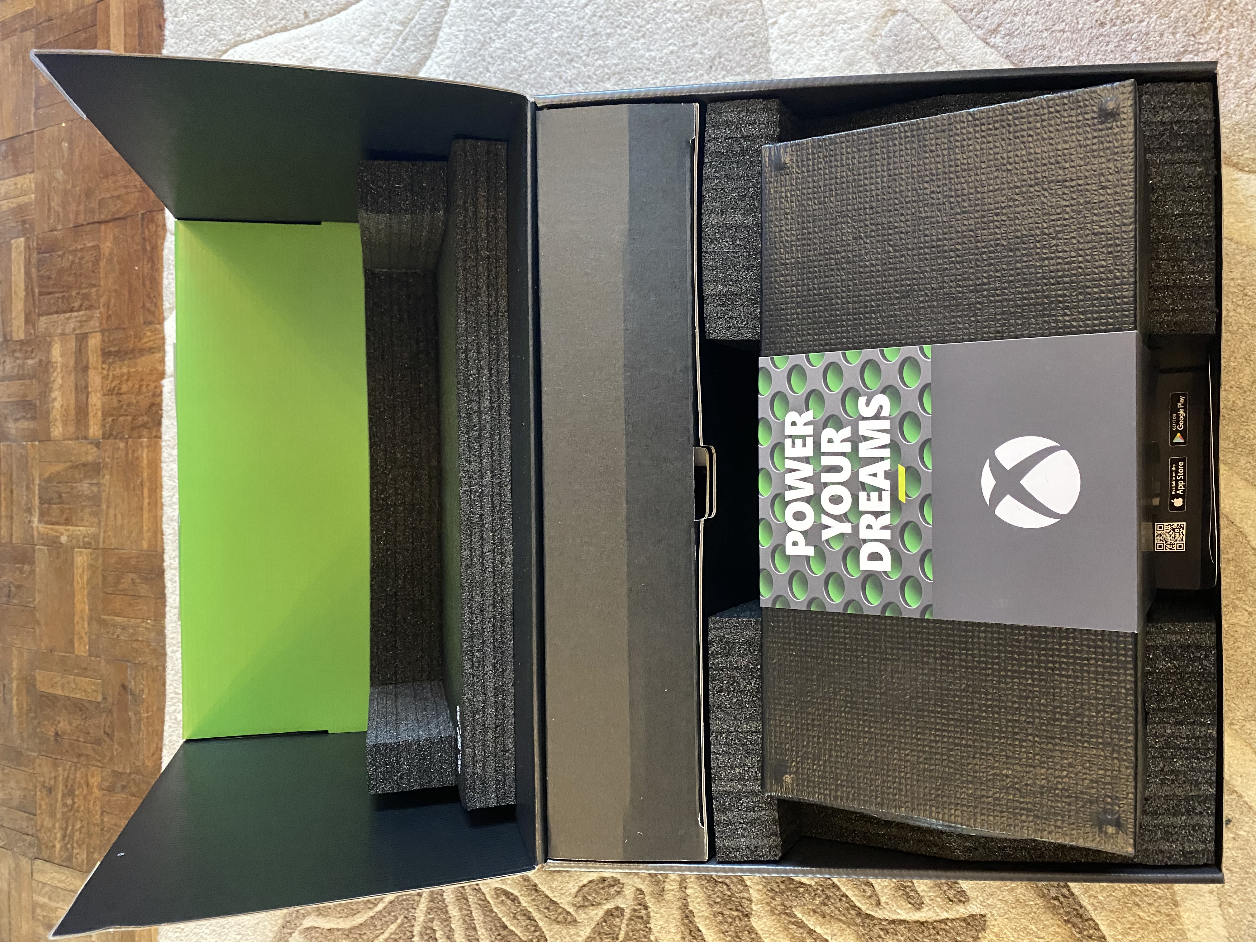 Xbox Series x в коробке