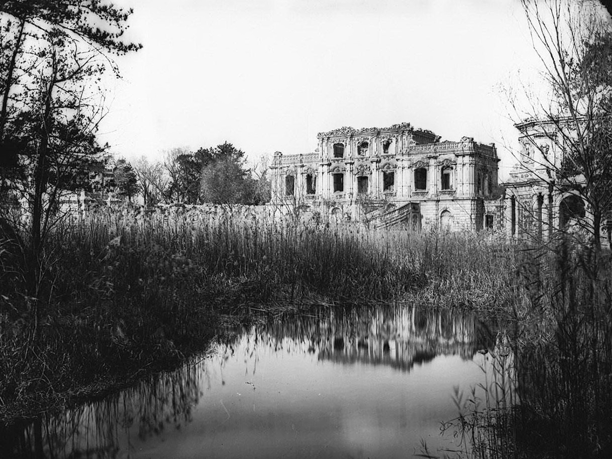 Xieqiqu_Ruins_of_Yuanmingyuan%2C_Old_Summer_Palace%2C_Peking%2C_1870%27s.jpg