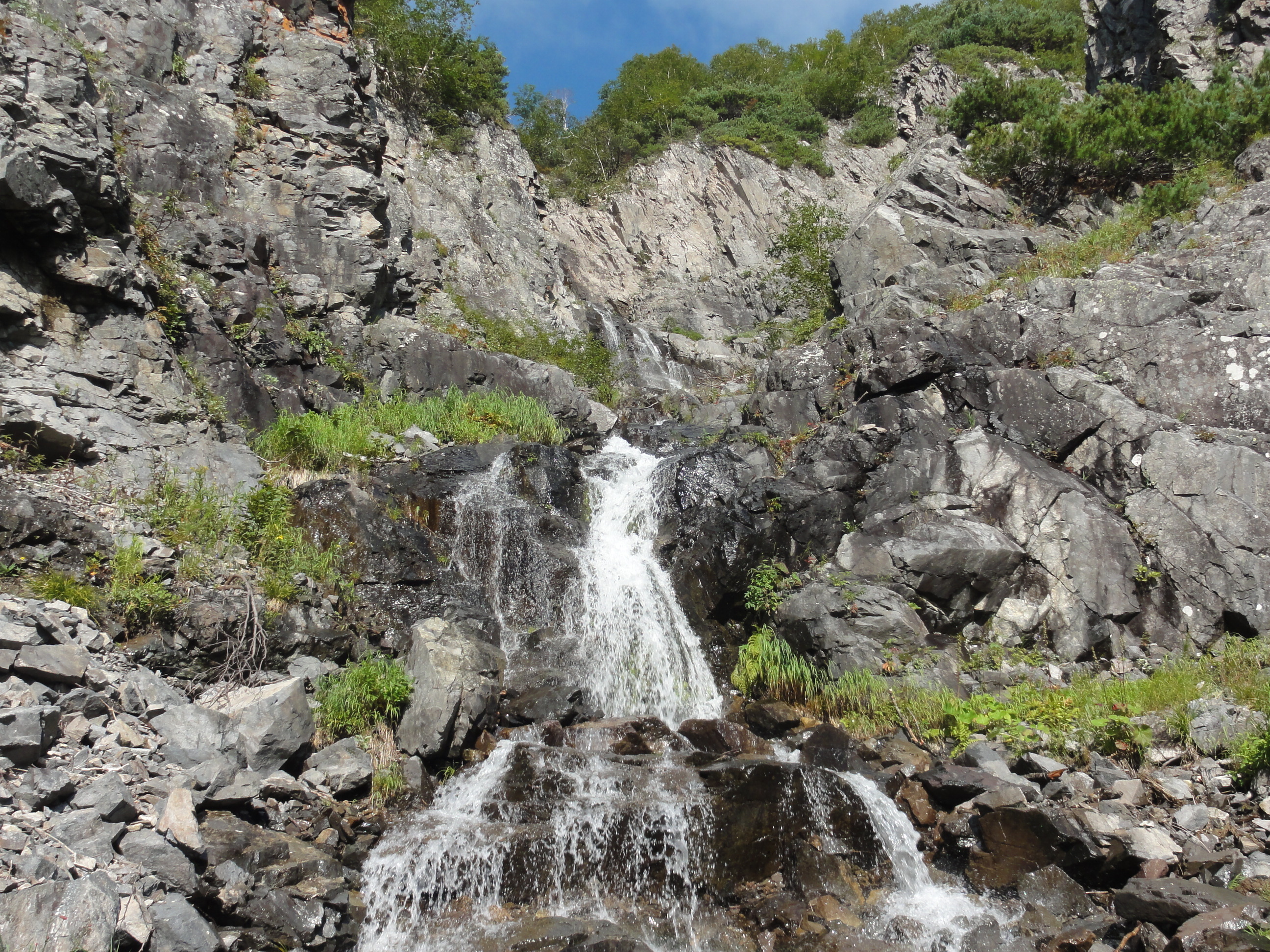 Водопад каскадный Осетия