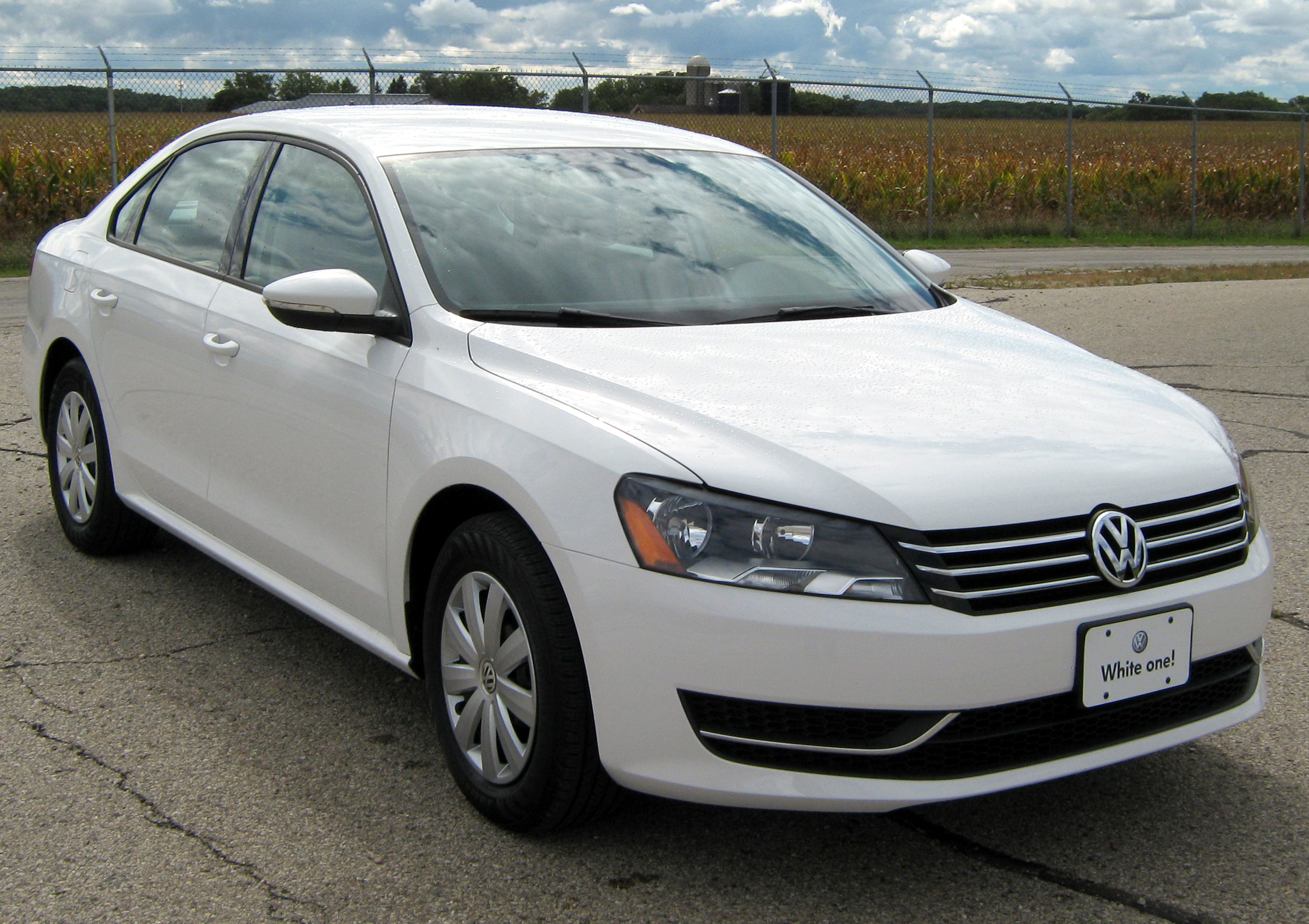 Volkswagen Passat: Most Up-to-Date Encyclopedia, News & Reviews