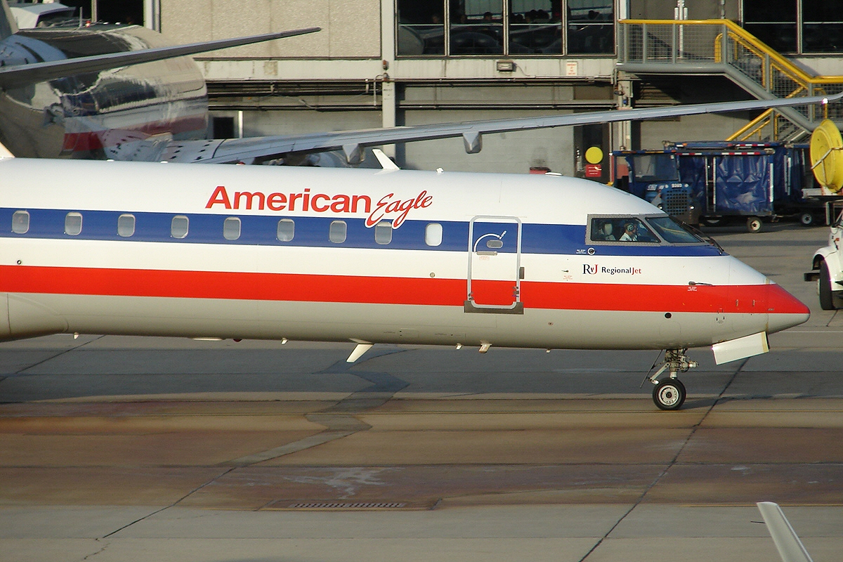 American Eagle CRJ-700 (3729651275).jpg