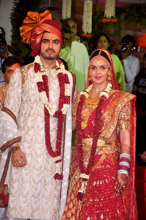 Bharat Takhtani%2C Esha Deol at Esha Deol%27s wedding at ISCKON temple 02