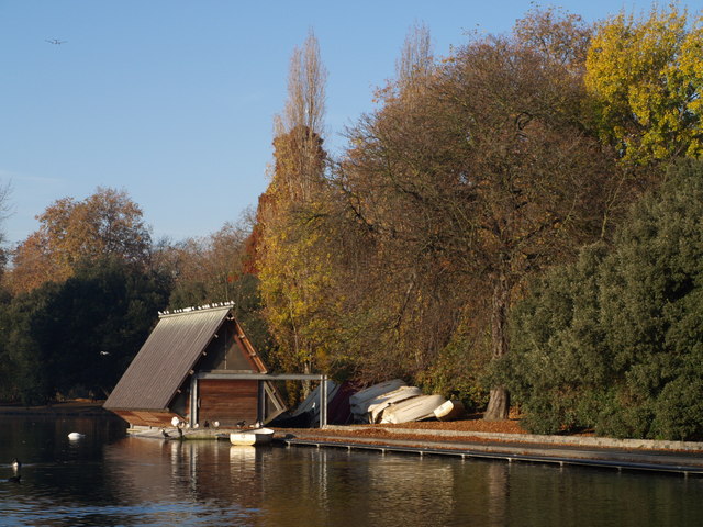 File:Boathouse, Battersea Park - geograph.org.uk - 616955.jpg