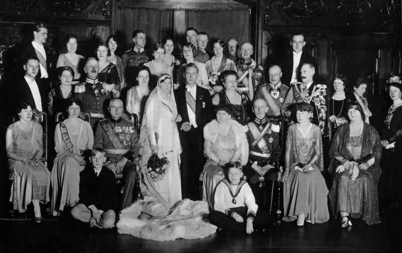 File:Bundesarchiv Bild 183-R14380, Hochzeit der Prinzessin v. Sachsen-Coburg-Gotha.jpg