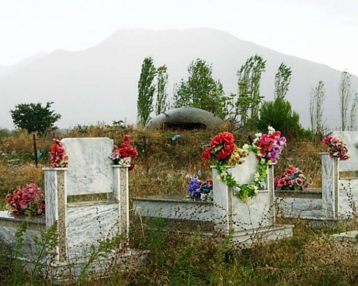 Bunker_on_a_graveyard_in_Albania.jpg