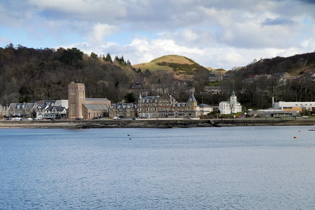 File:Cathedral and Church, Oban Bay - geograph.org.uk - 3909723.jpg