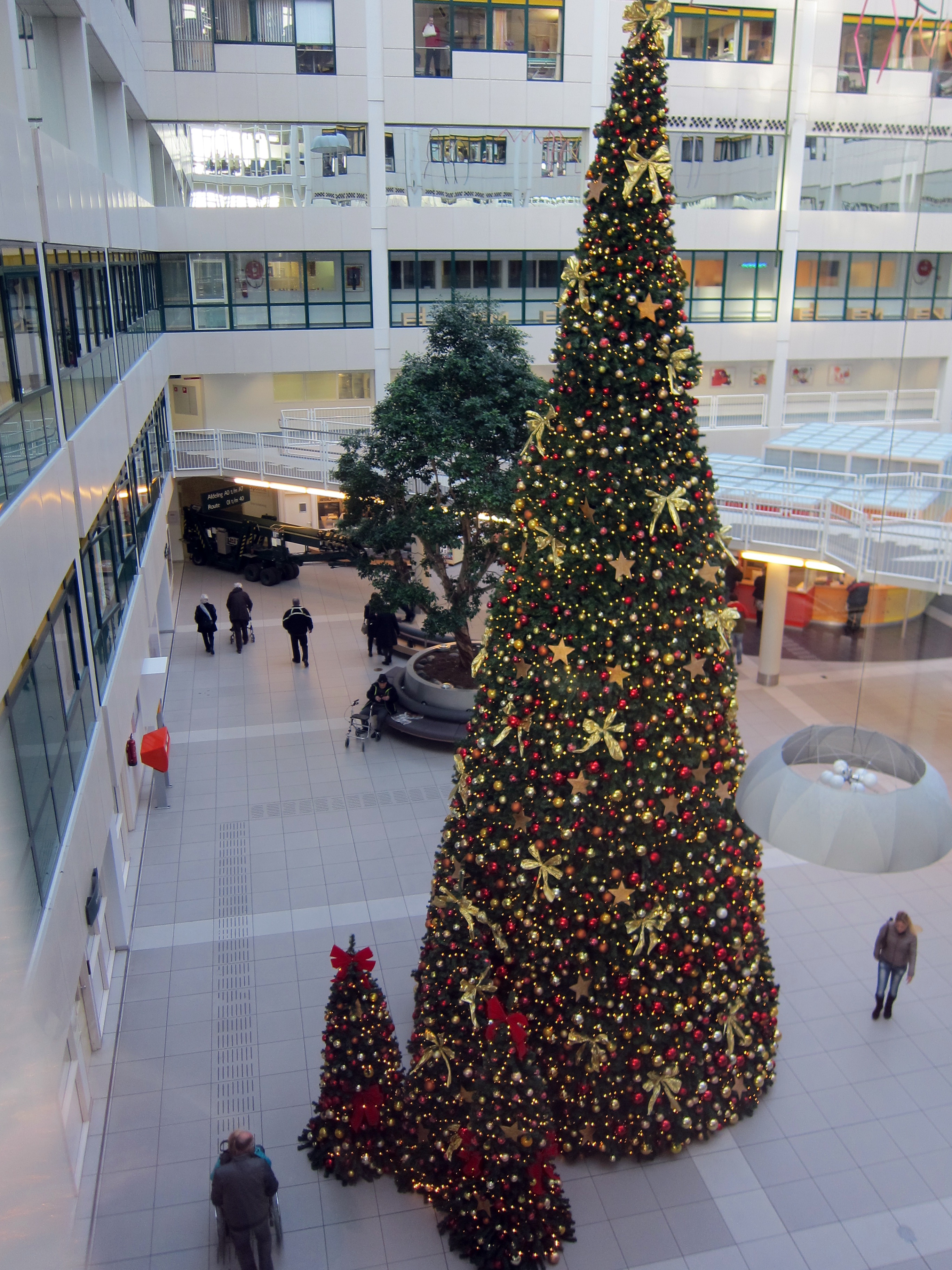 File:Christmas decorations in the Rijnstate hospital Arnhem ...