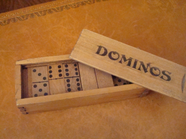 File:Coffret jeu dominos.JPG