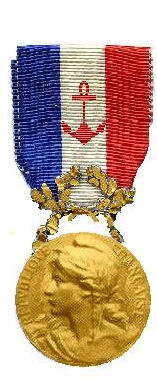 File:Eremedaille voor Handelingen van Toewijding en Redding in verguld zilver van de Franse Marine.jpg