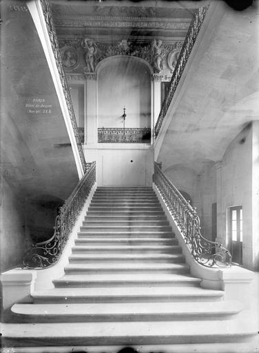 File:Hôtel de Juigné - Escalier, face - Paris - Médiathèque de l'architecture et du patrimoine - APMH00023855.jpg