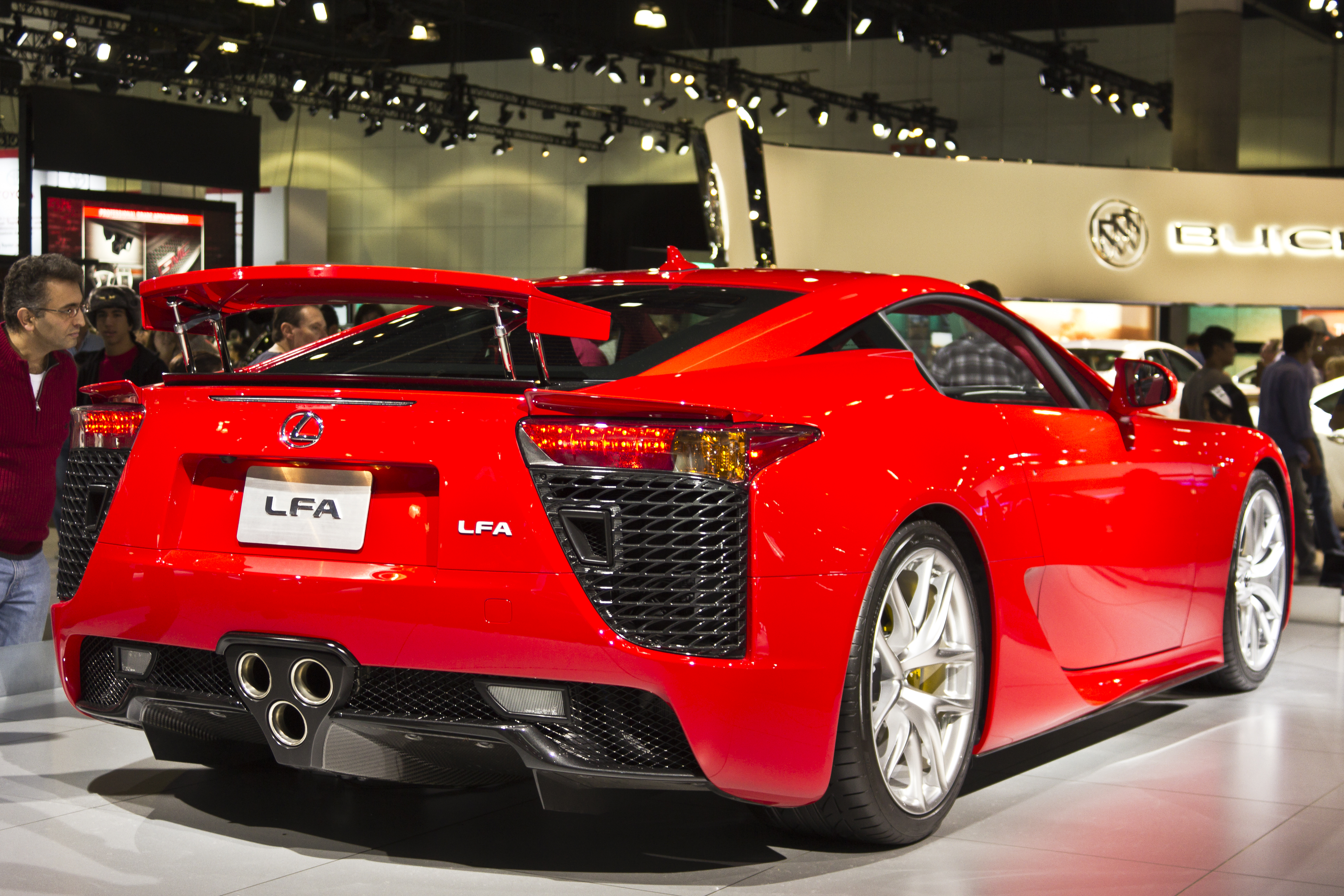 Lexus LFA красный