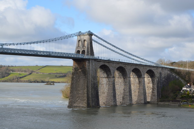 File:Menai Bridge - geograph.org.uk - 4484311.jpg