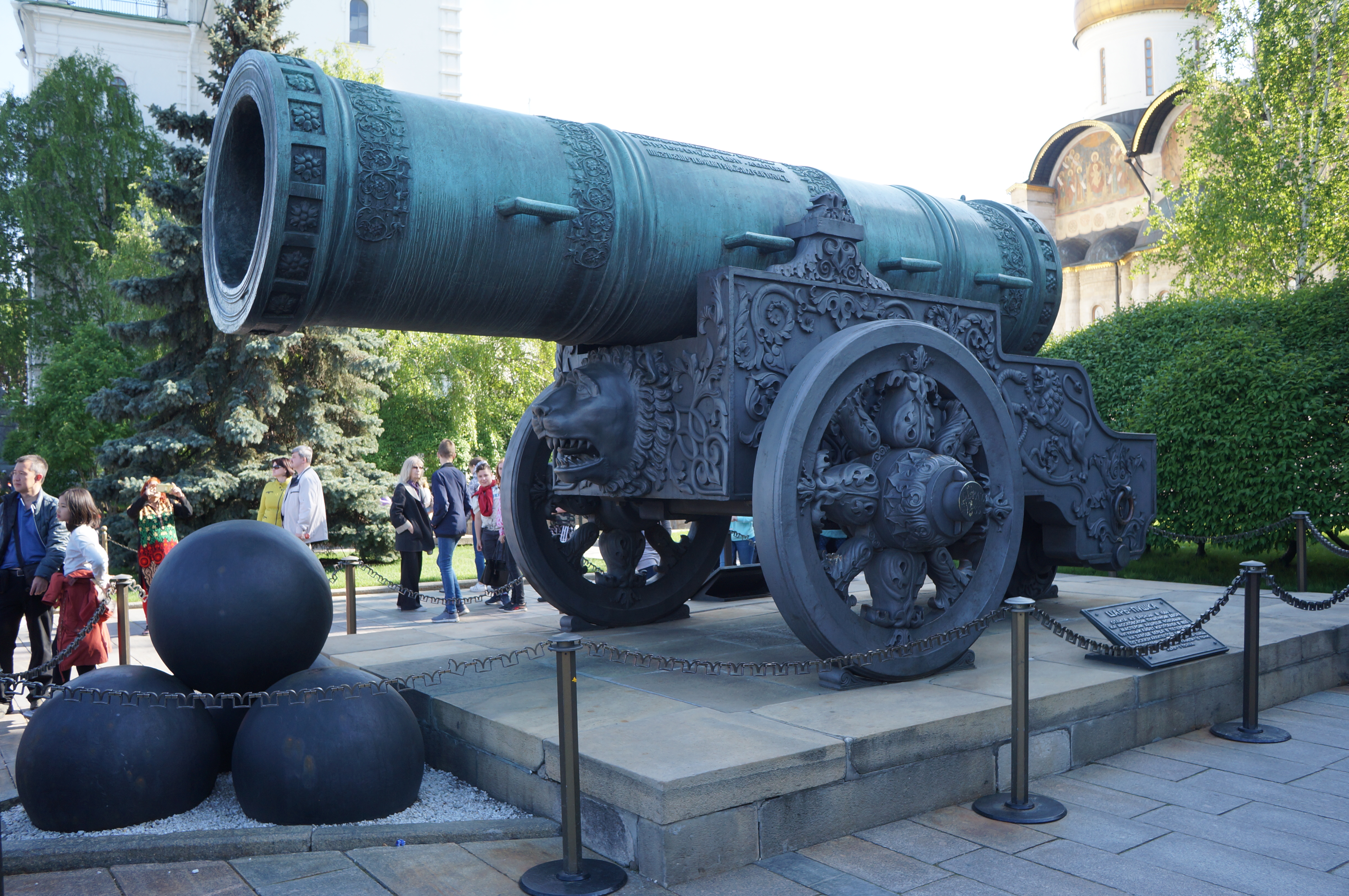 Памятник царь пушка в Москве