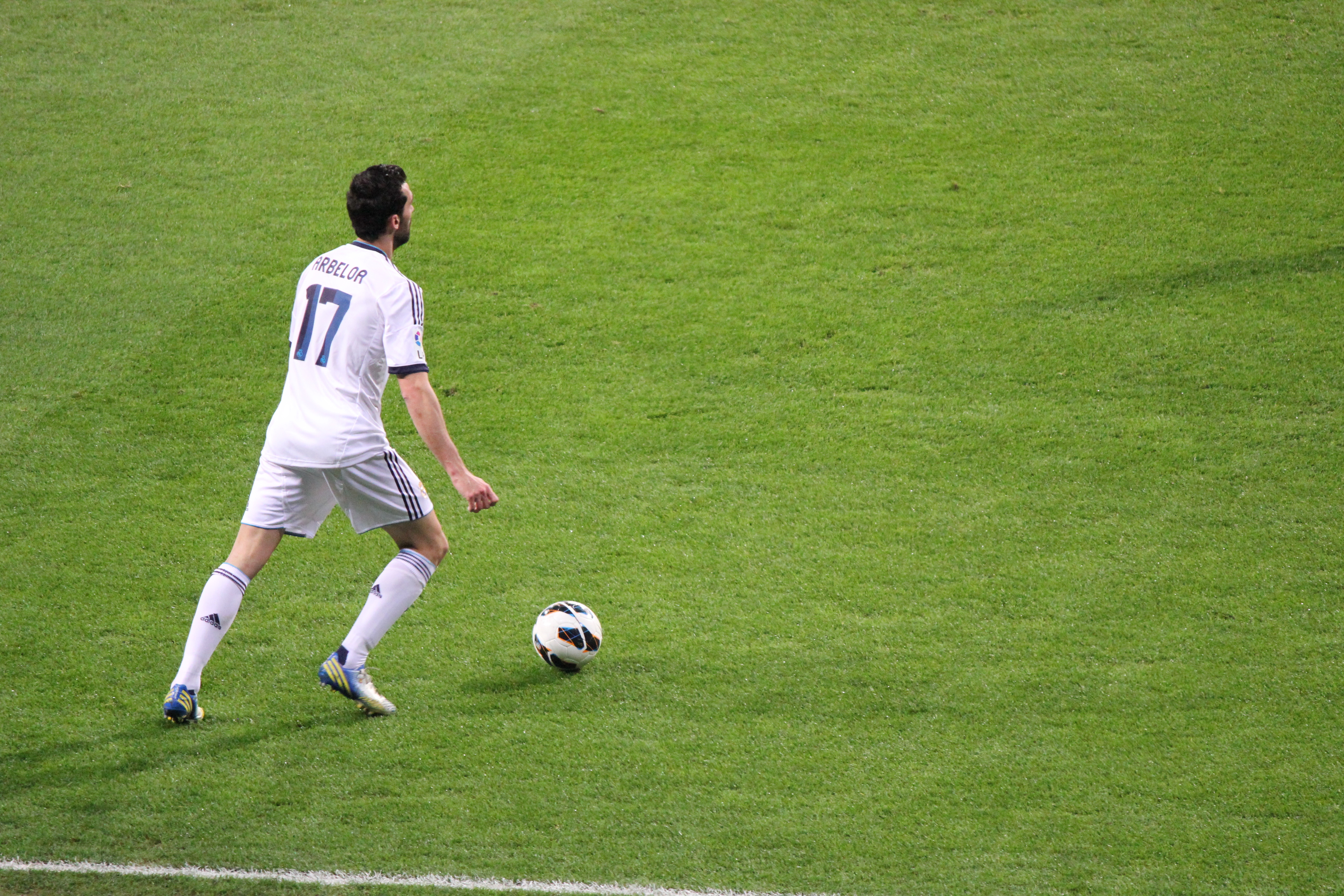 File:Real Madrid v Sevilla 10 February 2013 11.JPG - Wikimedia Commons