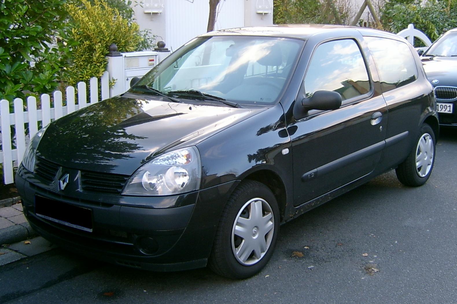 File:Image Renault Clio II Phase II 1.2 Privilège front.JPG - Wikimedia  Commons