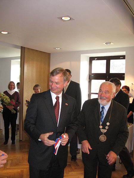 File:Richard W. Graber and Jaroslav Mokry.jpg