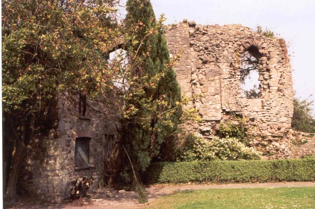 File:Ruins of Bishop's Palace. Llandaff, Cardiff - geograph.org.uk - 3366.jpg