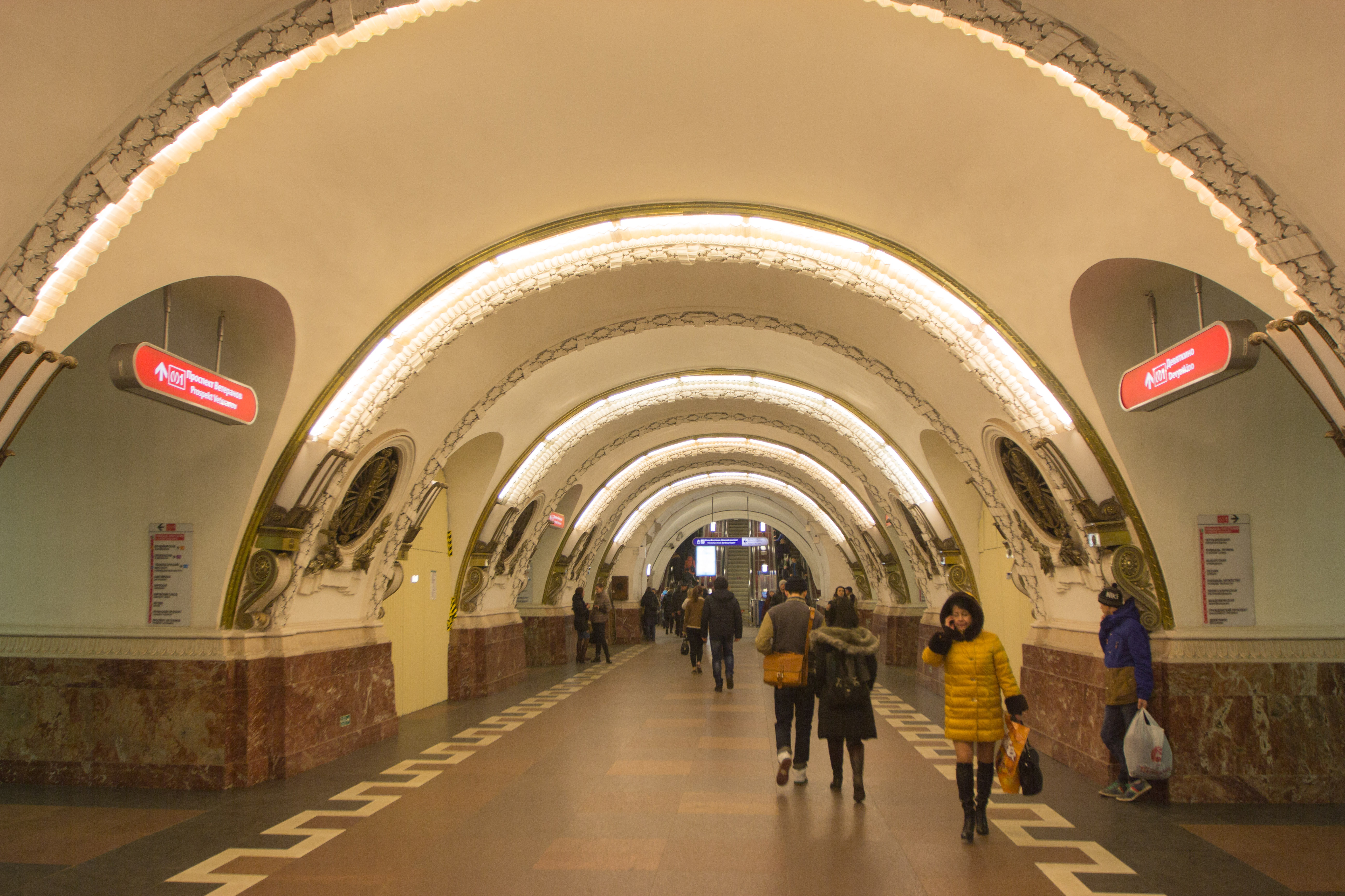 Метро московская площадь восстания. Площадь Восстания Санкт-Петербург метро. Питер метро площадь Восстания. Метро Санкт-Петербурга 2008. Метро Восстания Санкт-Петербург 2022.