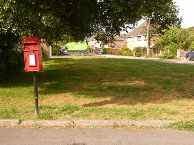 File:Sandford, postbox No. BH20 266, Gore Hill - geograph.org.uk - 1365115.jpg