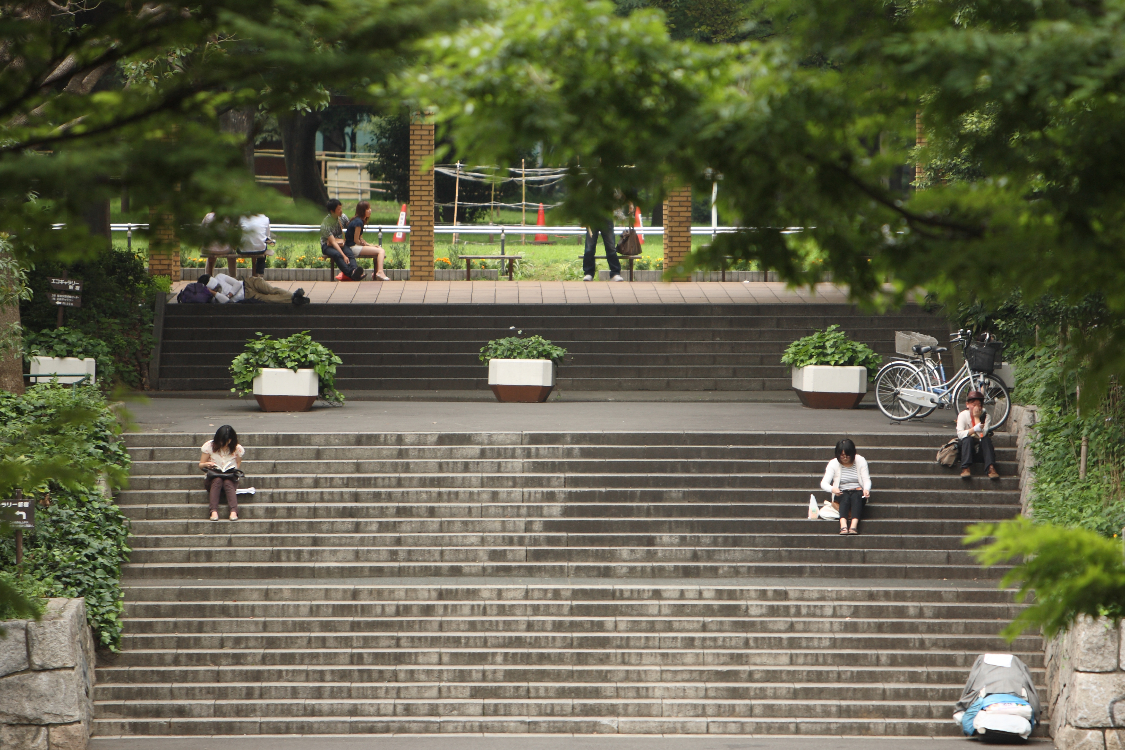 File Stairs In The Shinjuku Central Park By Mrhayata Jpg Wikimedia Commons