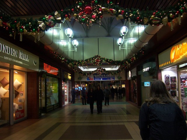 File:Taunton , Indoor Shopping Precinct - geograph.org.uk - 1136467.jpg