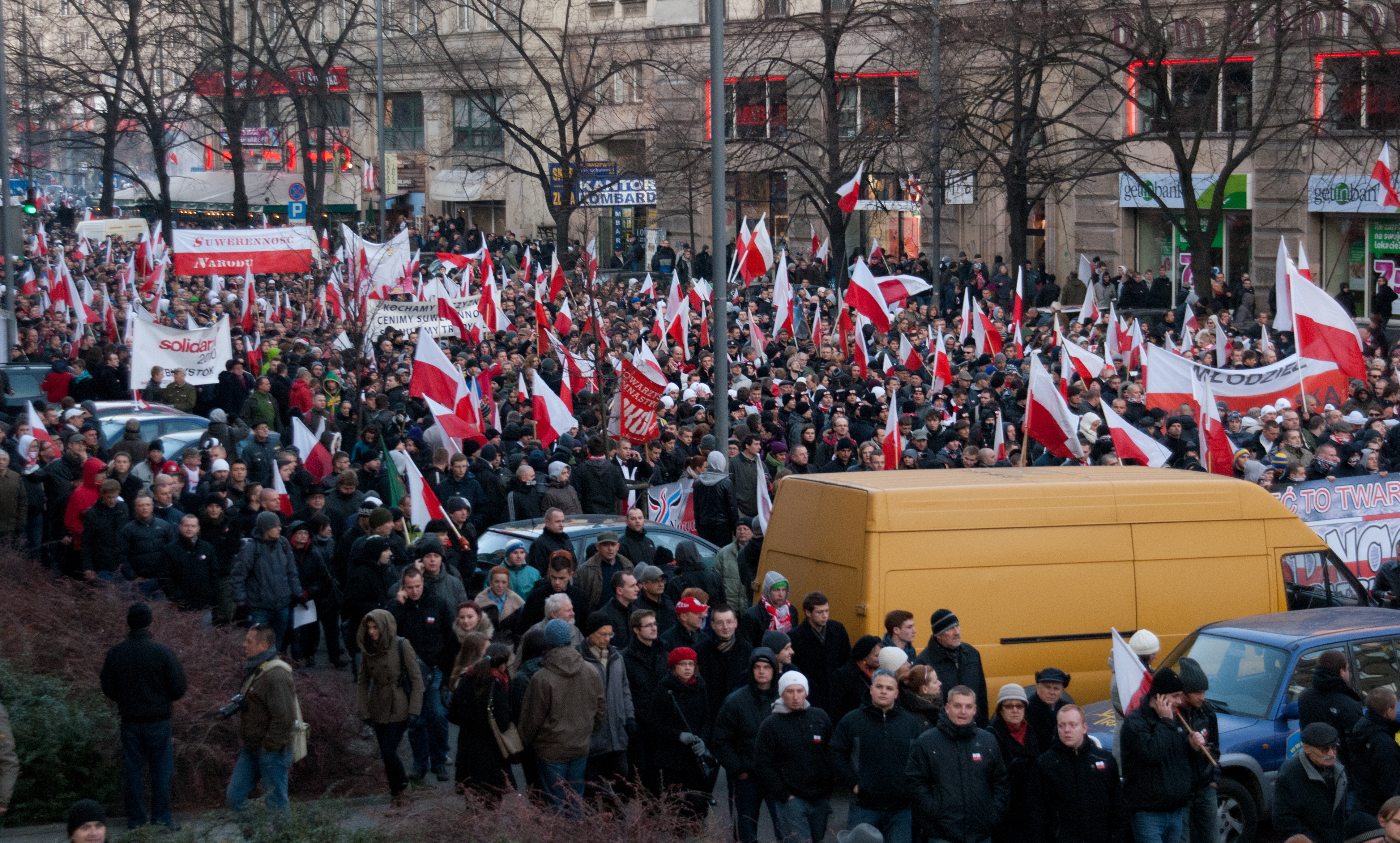 Варшава март