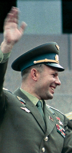 File:Yury Gagarin at Lenin Mausoleum 1963.jpg